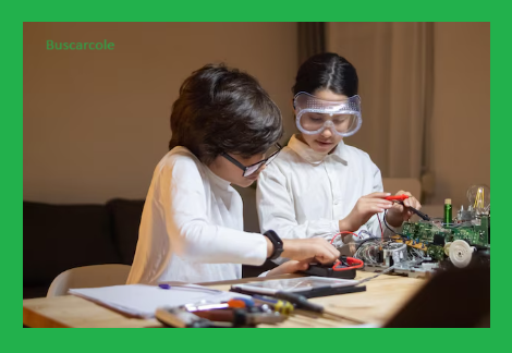 Niño y niña investigando. STEM